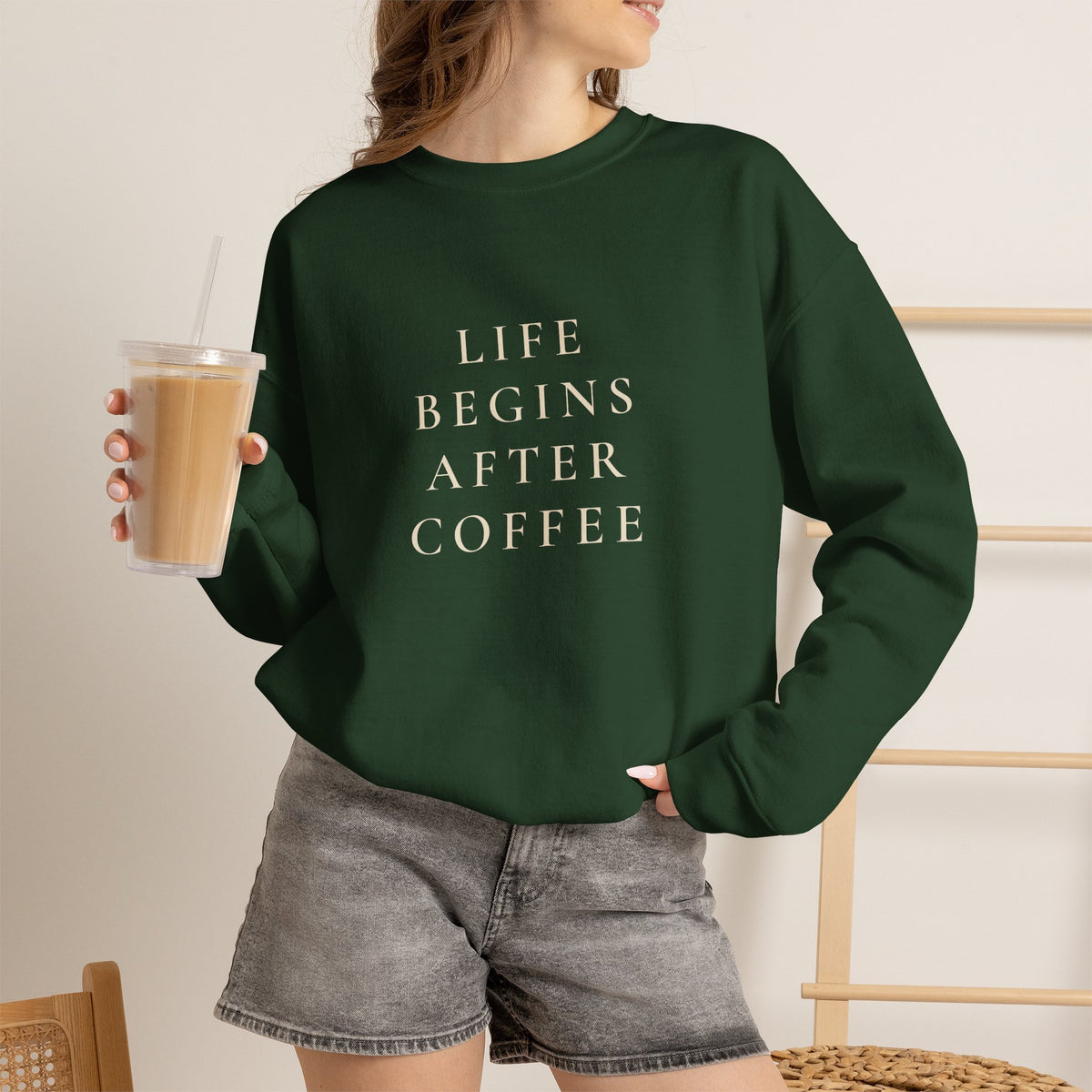 Sweat-shirt « La vie commence après le café »