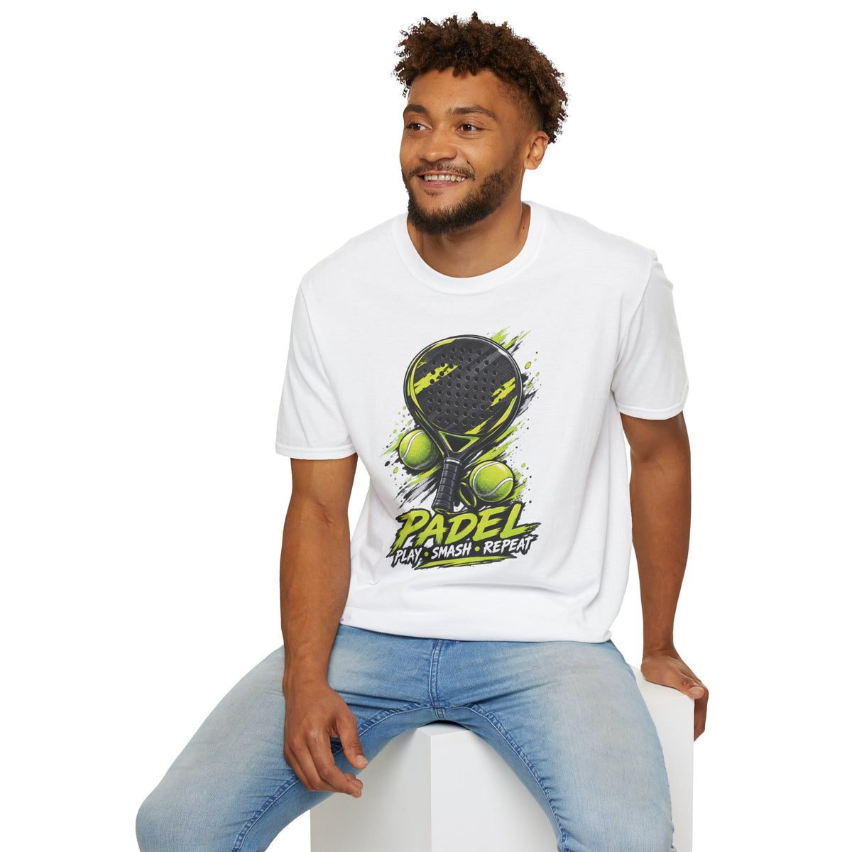 Grafik-T-Shirt mit Padelschläger und Bällen